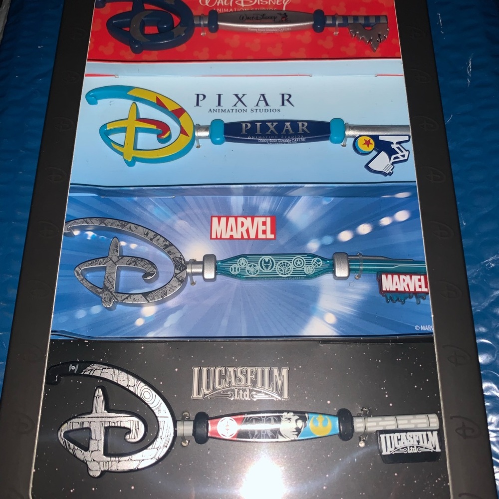 Disney Store Starter Collectible Key Set Pixar NEW